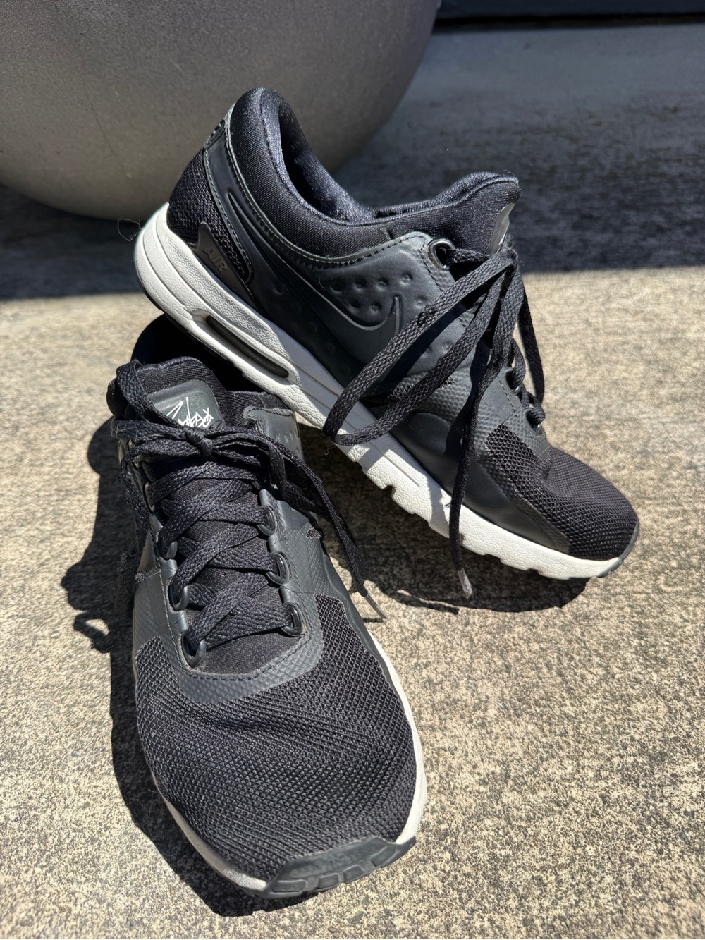 NIKE Women’s Air Max Zero Black Athletic Sneakers 8